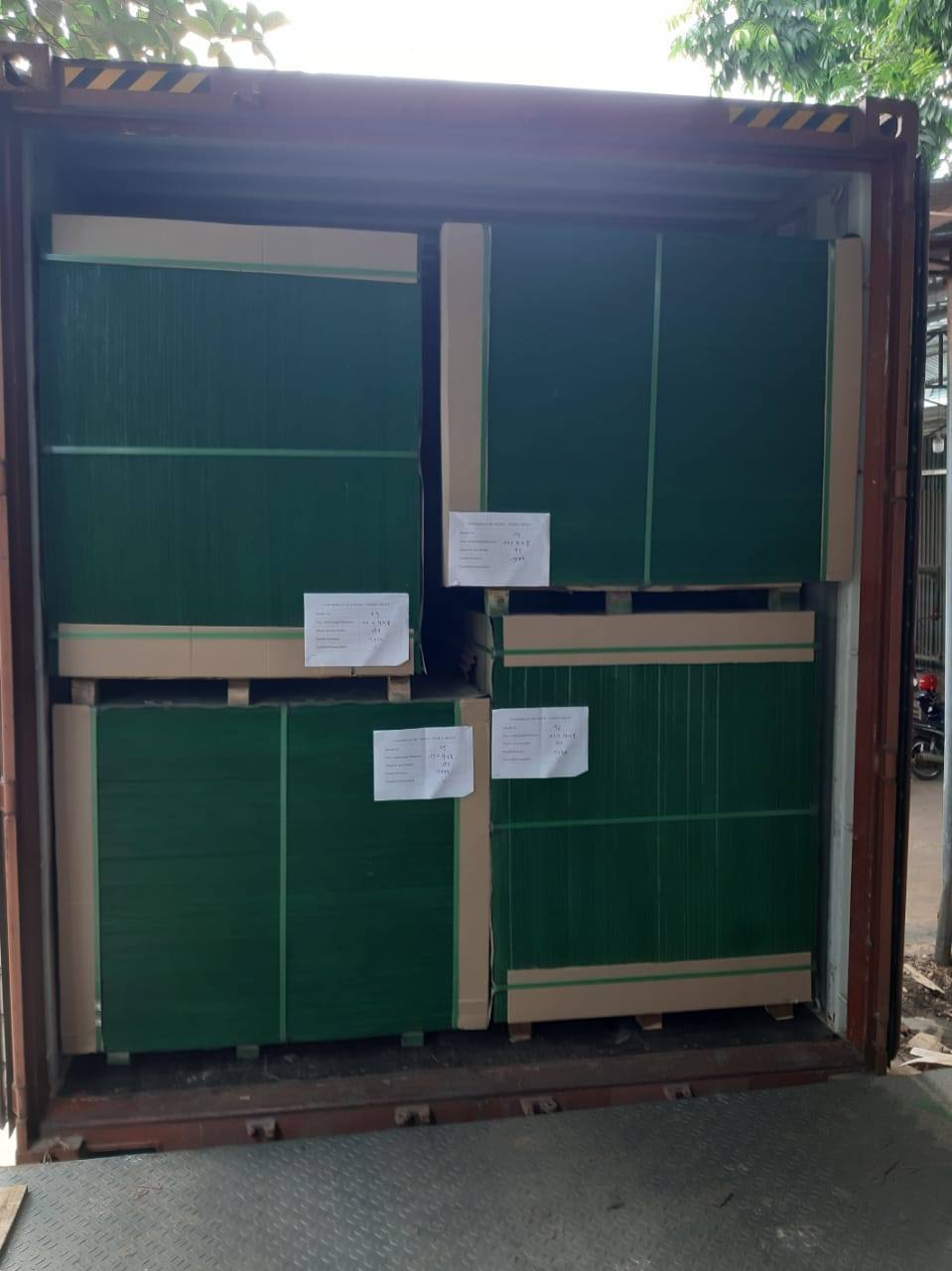 All bundles to Malaysia are loaded carefully and neatly into containers